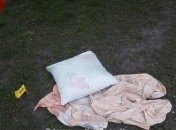 В Киеве мужчина тащил труп на матрасе по улице