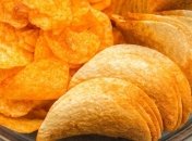 Подросток ослеп после питания одними чипсами