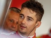 Невероятно длинный вопрос смутил гонщика Феррари (Видео)