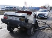 Под Киевом произошло жуткое ДТП: грузовик разорвал авто на части (Фото и видео)