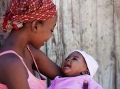 Я слишком молода: 13 историй о несовершеннолетних матерях со всего мира