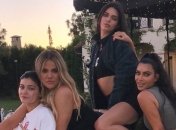 Тройняшки: снимок дочерей Кайли Дженнер, Ким и Хлое Кардашьян умилило Сеть 