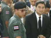 Экс-премьер Таиланда обвиняется в убийстве 