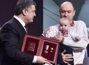 Порошенко вручил 107 орденов "Золотая Звезда" родным Небесной Сотни