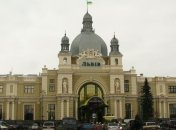 С ж/д вокзала Львова эвакуировали почти пятисот человек