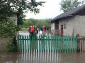 В Івано-Франківській області досі відкачують воду в дворах після паводків