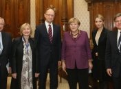 Меркель ждет от украинской оппозиции совместной работы в новой ВР