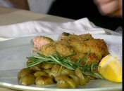 Телячье филе, обжаренное в сухарях с картофелем