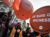 Работники домов престарелых во Франции вышли на забастовку