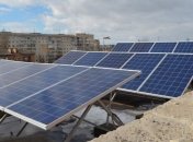 На крыше житомирской многоэтажки установили солнечные батареи