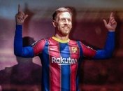 В Барселоне появилась улыбающаяся статуя Месси (фото)