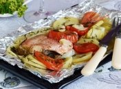 Рецепт дня: рыба, запеченная с овощами, в фольге