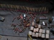 СБУ обнаружила в зоне АТО тайник с боеприпасами и военным имуществом