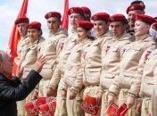 путин перед "пушечным мясом"