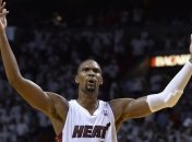 НБА. Крис Бош остается в "Майами"