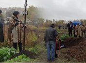 Под Боровой нашли место, где оккупанты закопали тела мирных жителей и военных