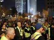 "Желтые жилеты": Макрон пообещал виновным в насилии самую суровую кару