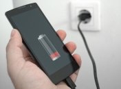 Не следует ставить телефон на зарядку на ночь