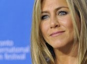 Дженнифер Энистон сделала подтяжку груди 