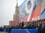 Владимир Путин на трибуне на Красной площади