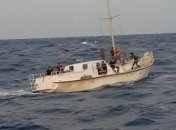 Возле берегов Италии задержали яхту украинцев с полным трюмом нелегалов