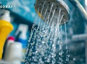 Очищати душ треба регулярно (зображення створено за допомогою ШІ)