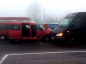 Под Ровно столкнулись семь автомобилей, есть пострадавшие