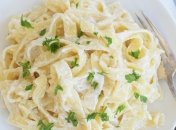 Как приготовить вкусную пасту с сыром и йогуртом: рецепт Евгения Клопотенко (видео)