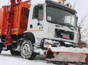 Необычные грузовики КрАЗ убирают снег с дорог Украины (Видео) 