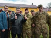 Порошенко: Коррупции в украинской армии стало меньше