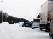 На Кировоградщине десятки фур застряли на трассе