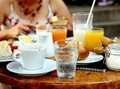 Запивать или не запивать: диетолог Светлана Фус ответила, стоит ли пить воду во время еды