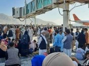 В аэропорту остаются тысячи желающих покинуть Афганистан