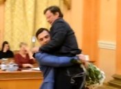 Боровика вынесли с заседания Одесского горсовета (Видео)