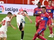 В Испании футболист забил хитрый гол пяткой (видео)