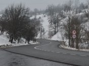 Дівчинка йшла узбіччям