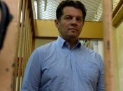 Макрону передали письмо от политзаключенного Сущенко