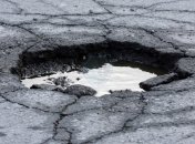 Спрацювали подушки безпеки: у Кропивницькому водій залишився без ока і зубів через яму на дорозі (відео)