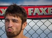 Боец ММА из лиги Хабиба "вертухой" нокаутировал соперника (видео)