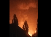 Спиртзавод пылает очень сильно