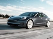 Автомобілі Tesla значно подешевшають завдяки "вічному" акумулятору