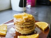 Тонкі та ніжні млинці – це чудова страва для сніданку чи перекушування