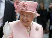 Королеве все к лицу: необычный для Елизаветы II черный наряд