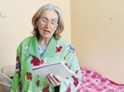 Самая возрастная роженица Украины не хочет уезжать из роддома