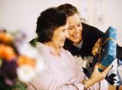 День Матери: необычные идеи поздравлений и подарков