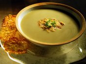 Сырный суп очень нежный и пикантный