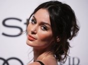 ELLE украсили обложку снимком кормящей матери