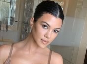 Звездный Instagram: Кортни Кардашян поделилась эффектными снимками с Египта