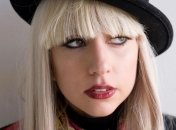 Леди Гага показала дружеское селфи с Адель