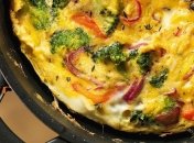 Рецепт дня: омлет с брокколи и болгарским перцем